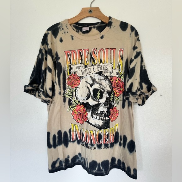 Women’s Graphic Tee - Picture 1 of 2